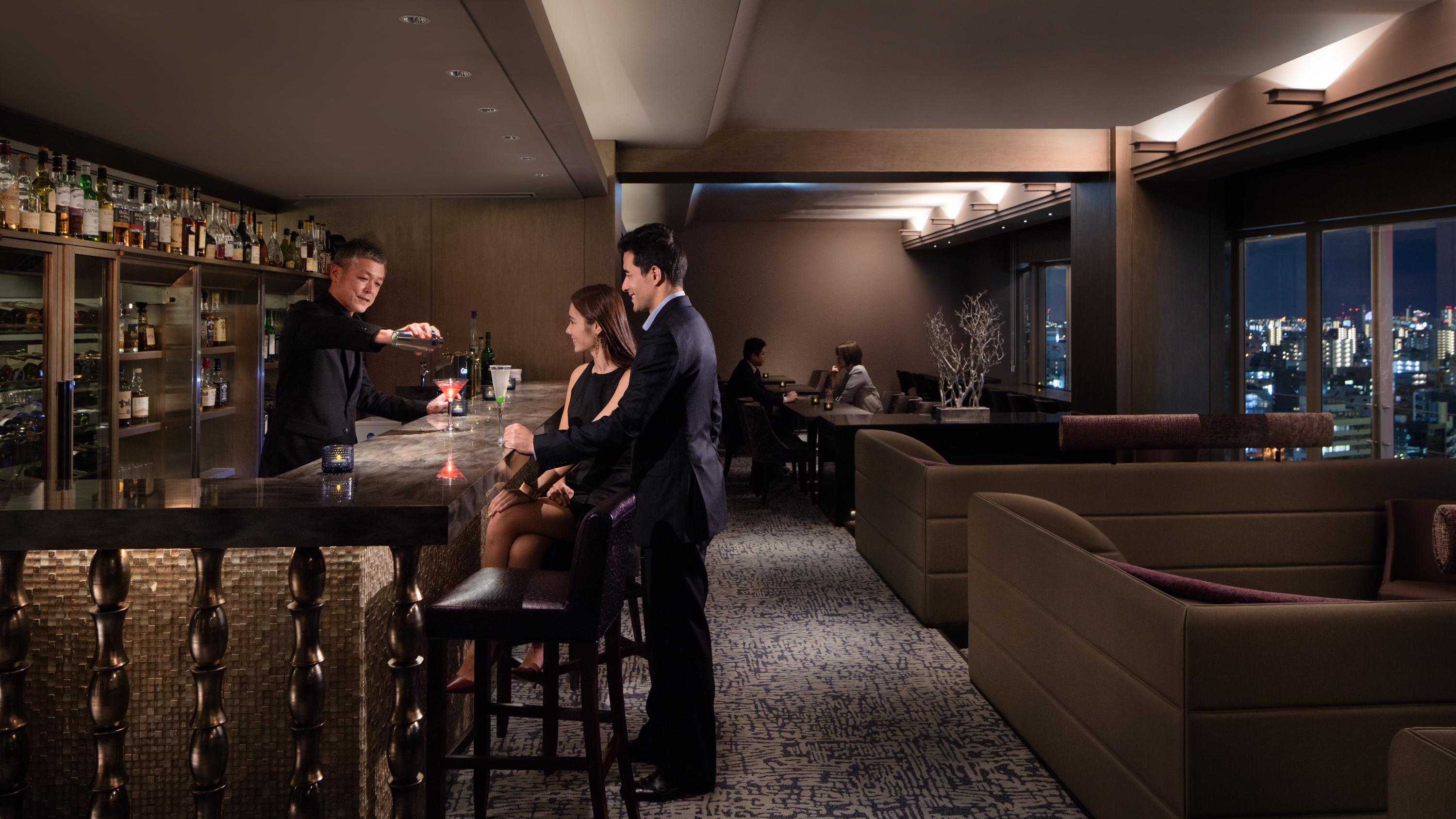 Courtyard By Marriott Shin-Osaka Station Hotel Ngoại thất bức ảnh The bar at the club