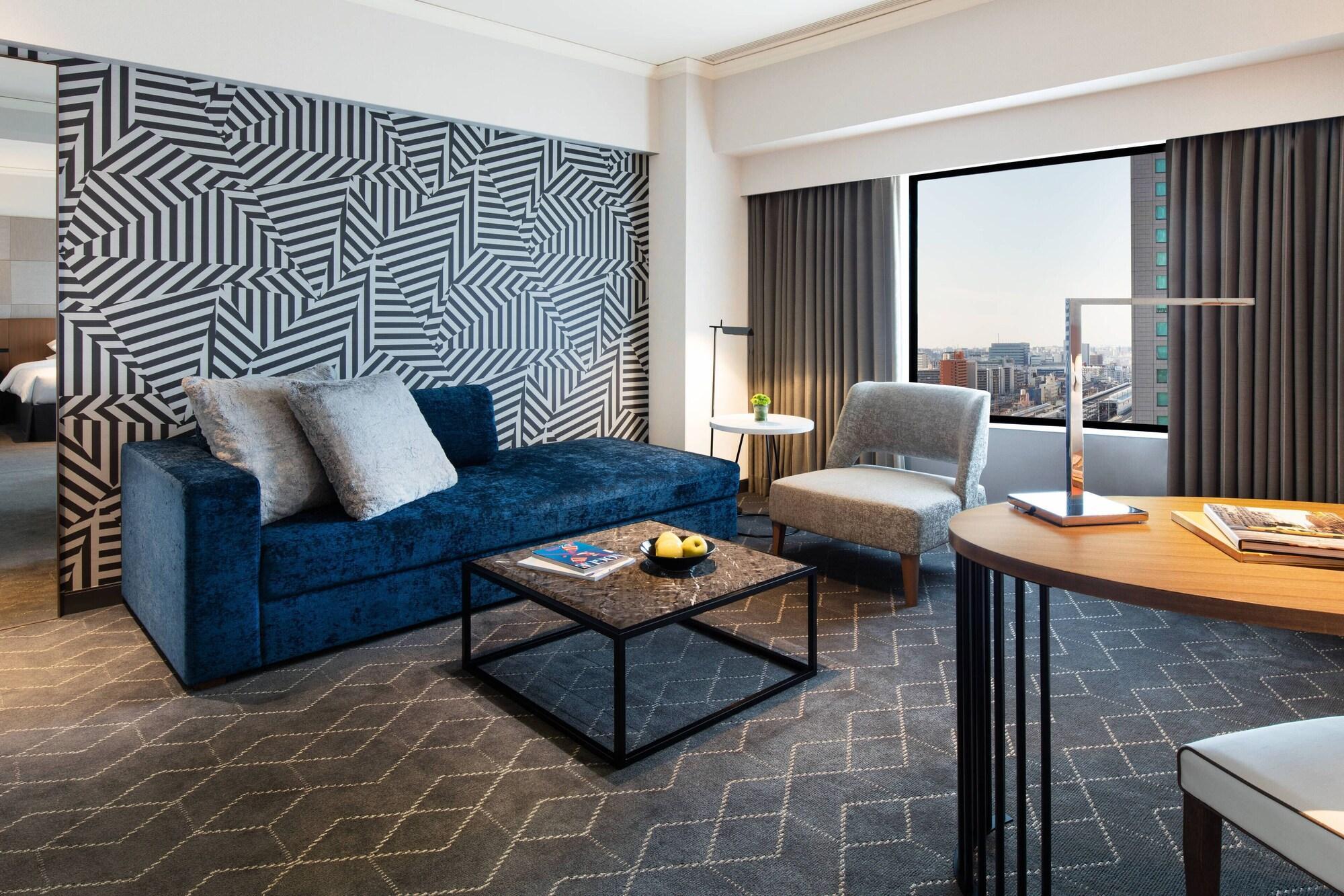 Courtyard By Marriott Shin-Osaka Station Hotel Ngoại thất bức ảnh A suite at the hotel