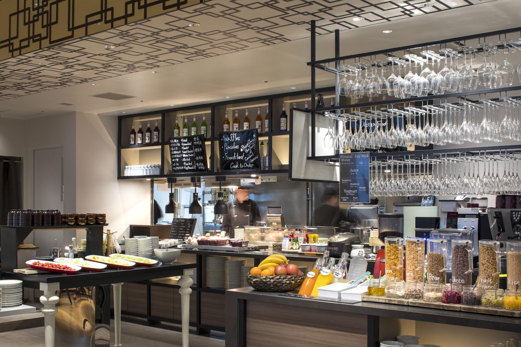Courtyard By Marriott Shin-Osaka Station Hotel Ngoại thất bức ảnh The buffet at the restaurant