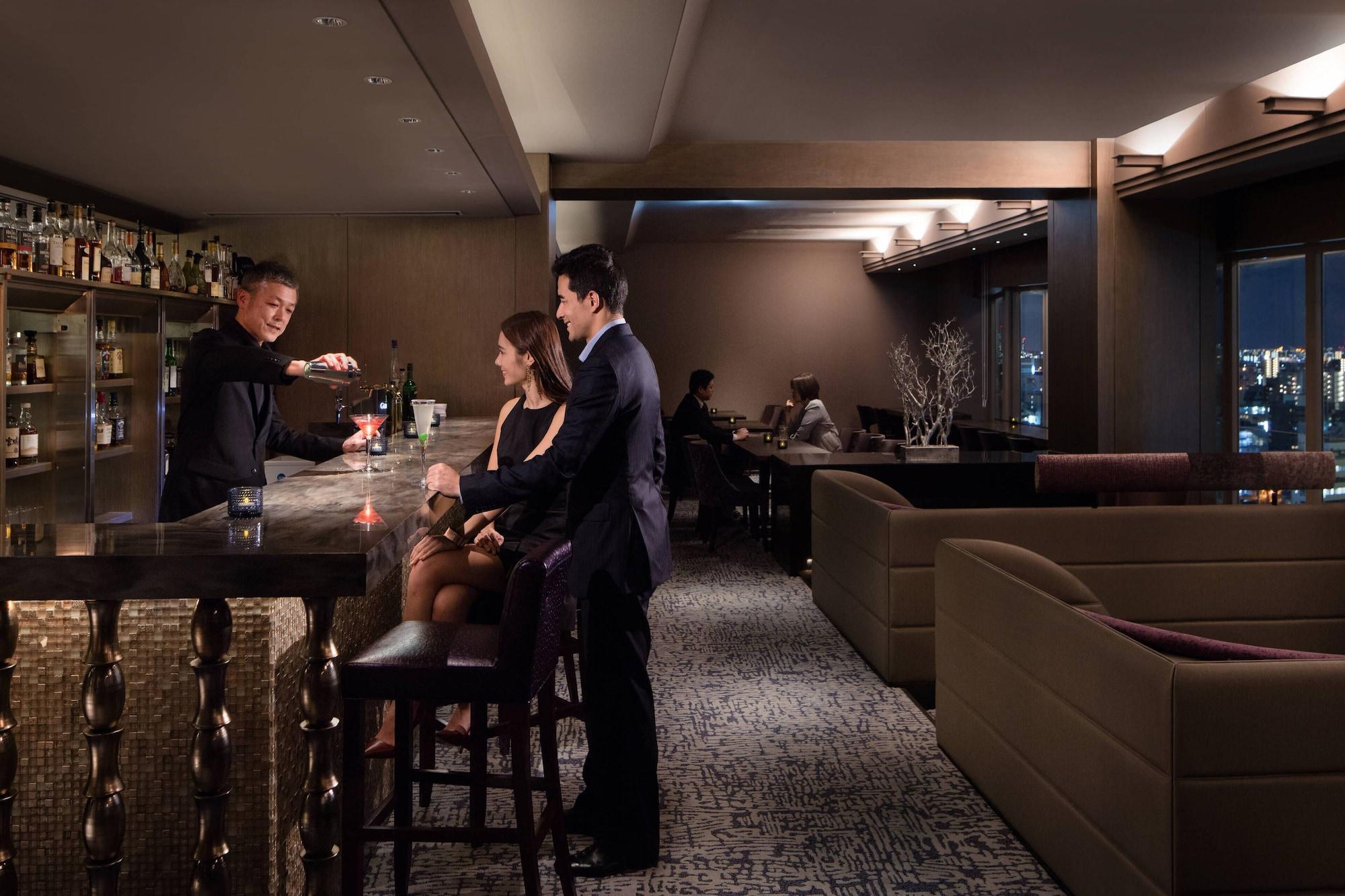 Courtyard By Marriott Shin-Osaka Station Hotel Ngoại thất bức ảnh The bar at the club