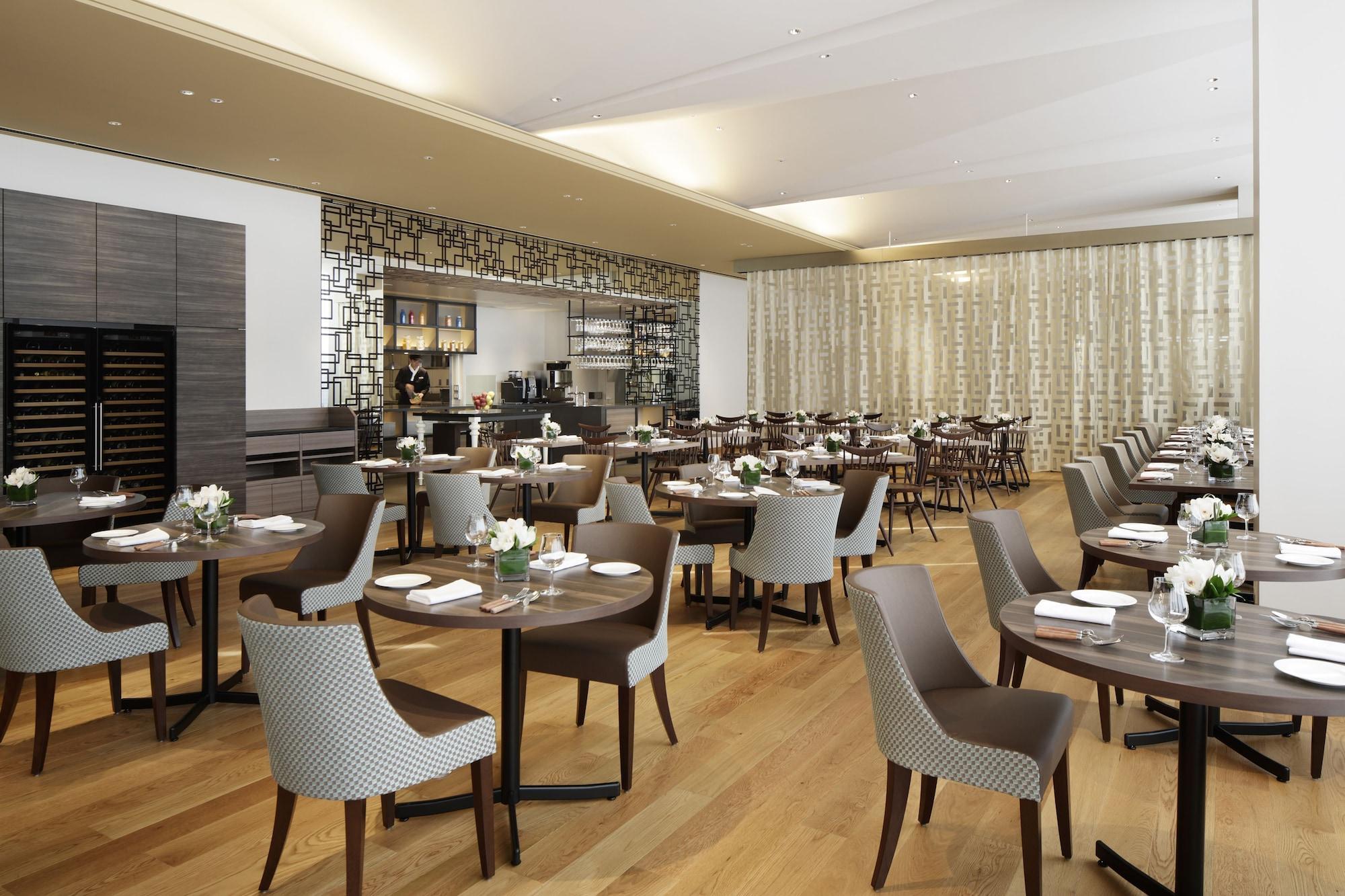Courtyard By Marriott Shin-Osaka Station Hotel Ngoại thất bức ảnh The interior of the restaurant
