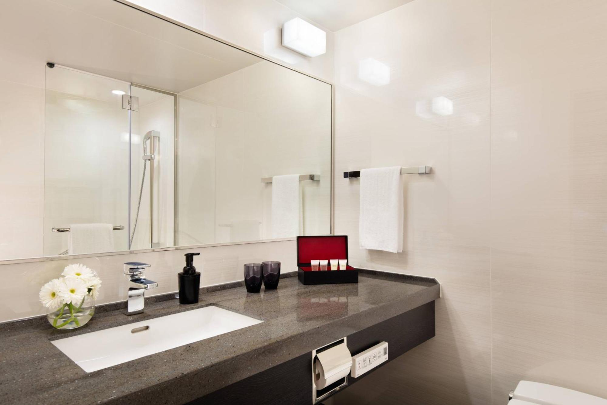 Courtyard By Marriott Shin-Osaka Station Hotel Ngoại thất bức ảnh Bathroom