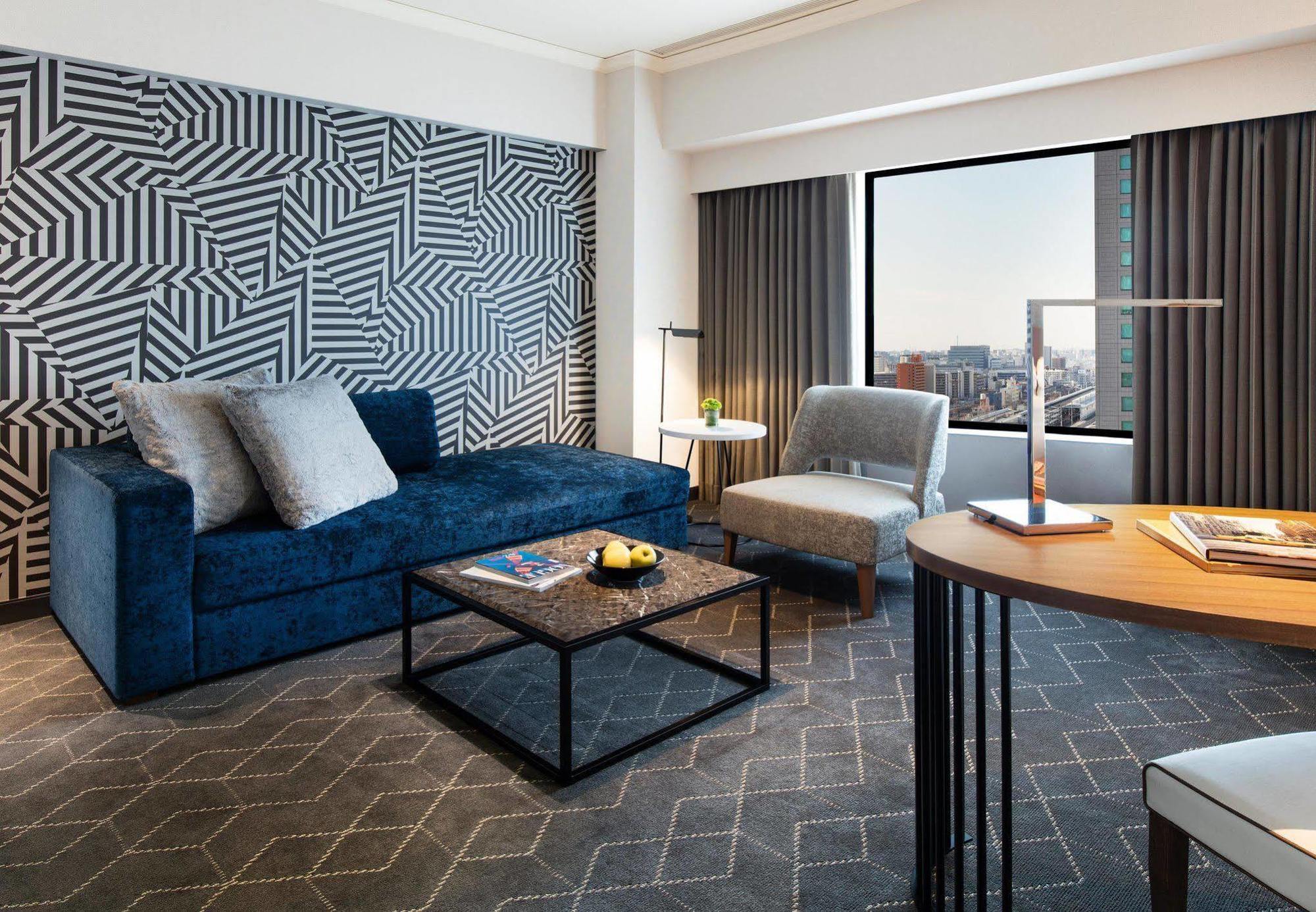 Courtyard By Marriott Shin-Osaka Station Hotel Ngoại thất bức ảnh A living room at the hotel
